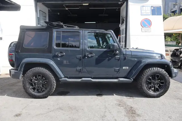 Jeep Wrangler view 4
