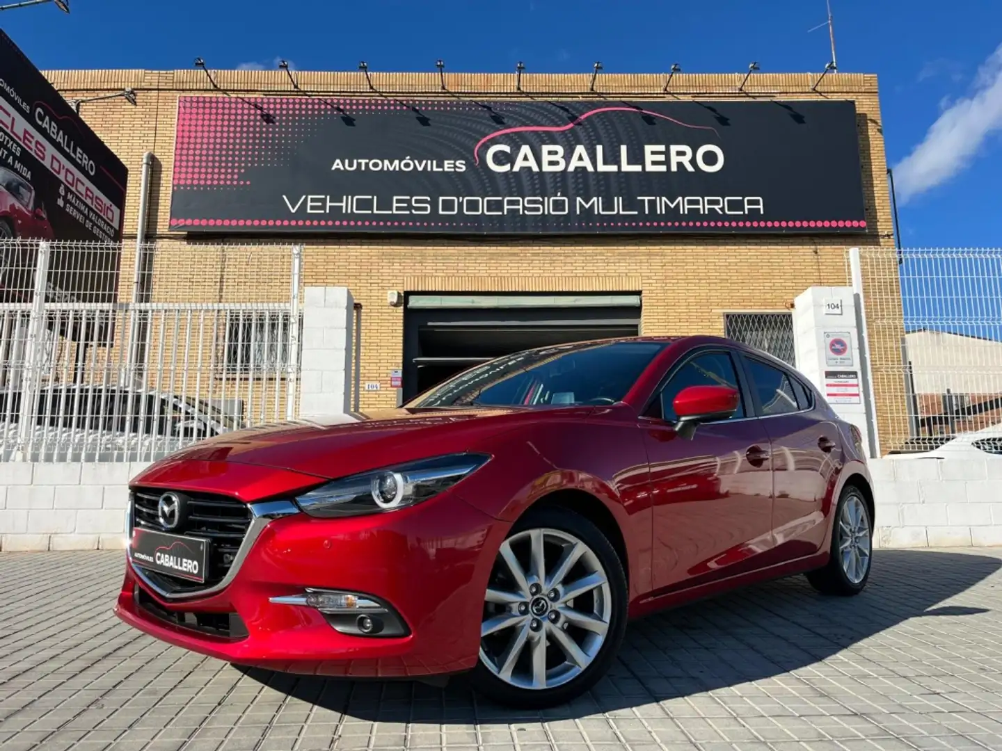 Mazda 3 2.0 Luxury 88kW Rouge - 1