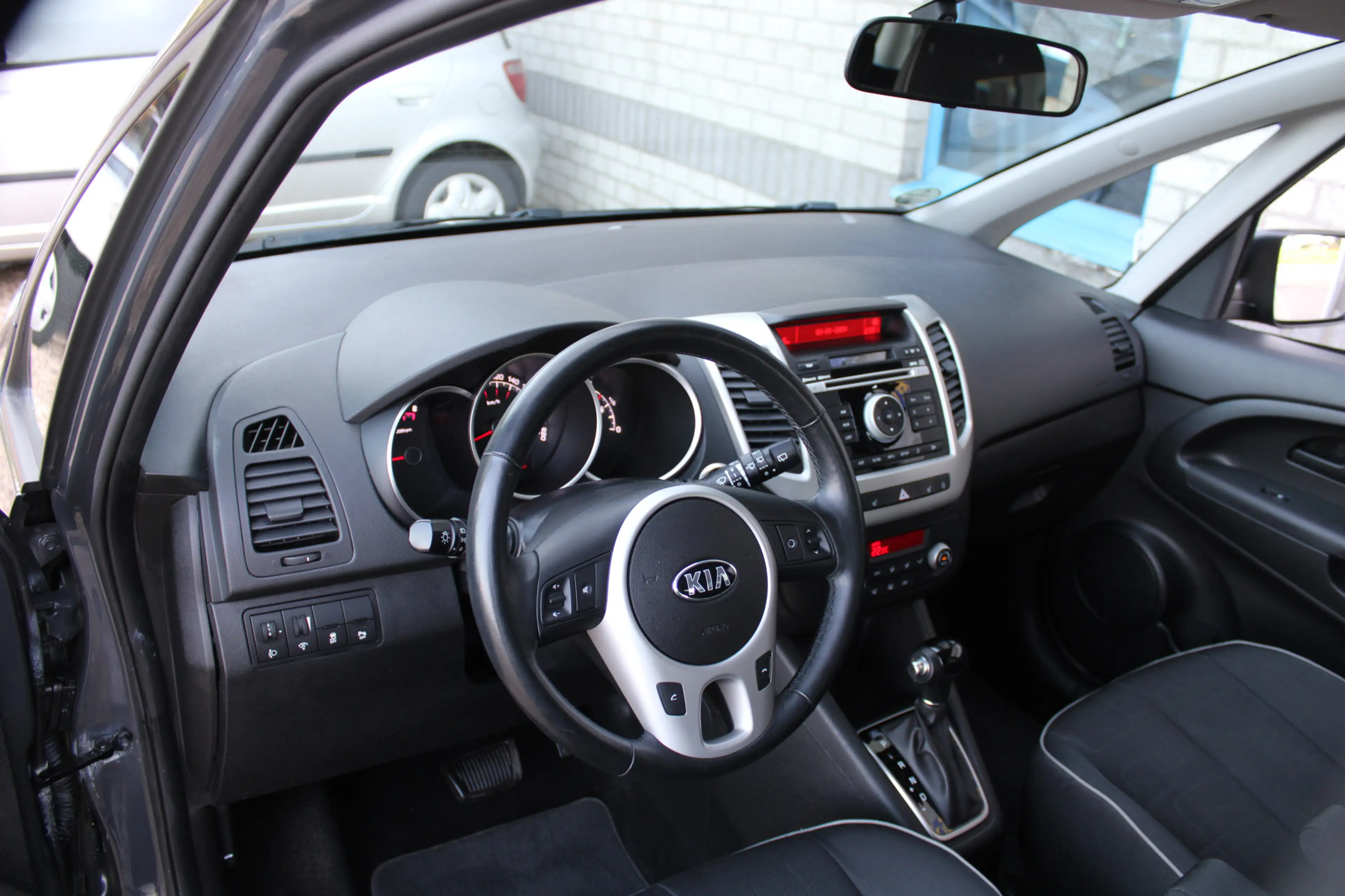 Kia Venga 1.6 CVVT Dream team edition Automaat trekh. hoge i — photo 4