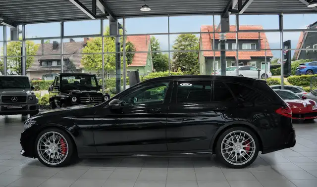 Mercedes-Benz C 63 Amg view 9