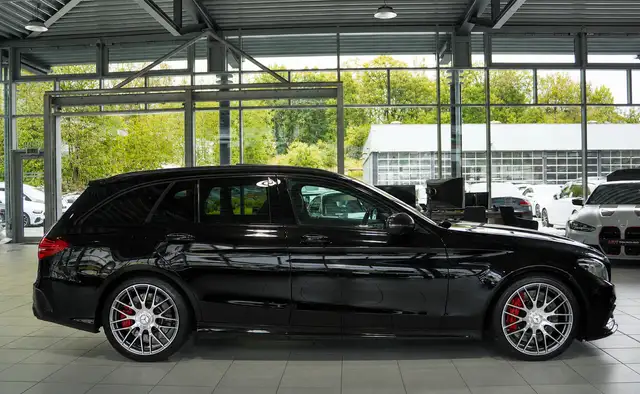 Mercedes-Benz C 63 Amg view 6