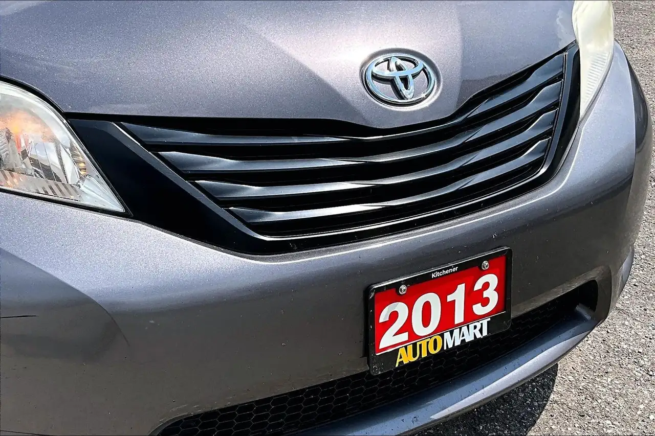 Toyota Sienna photo Toyota Sienna