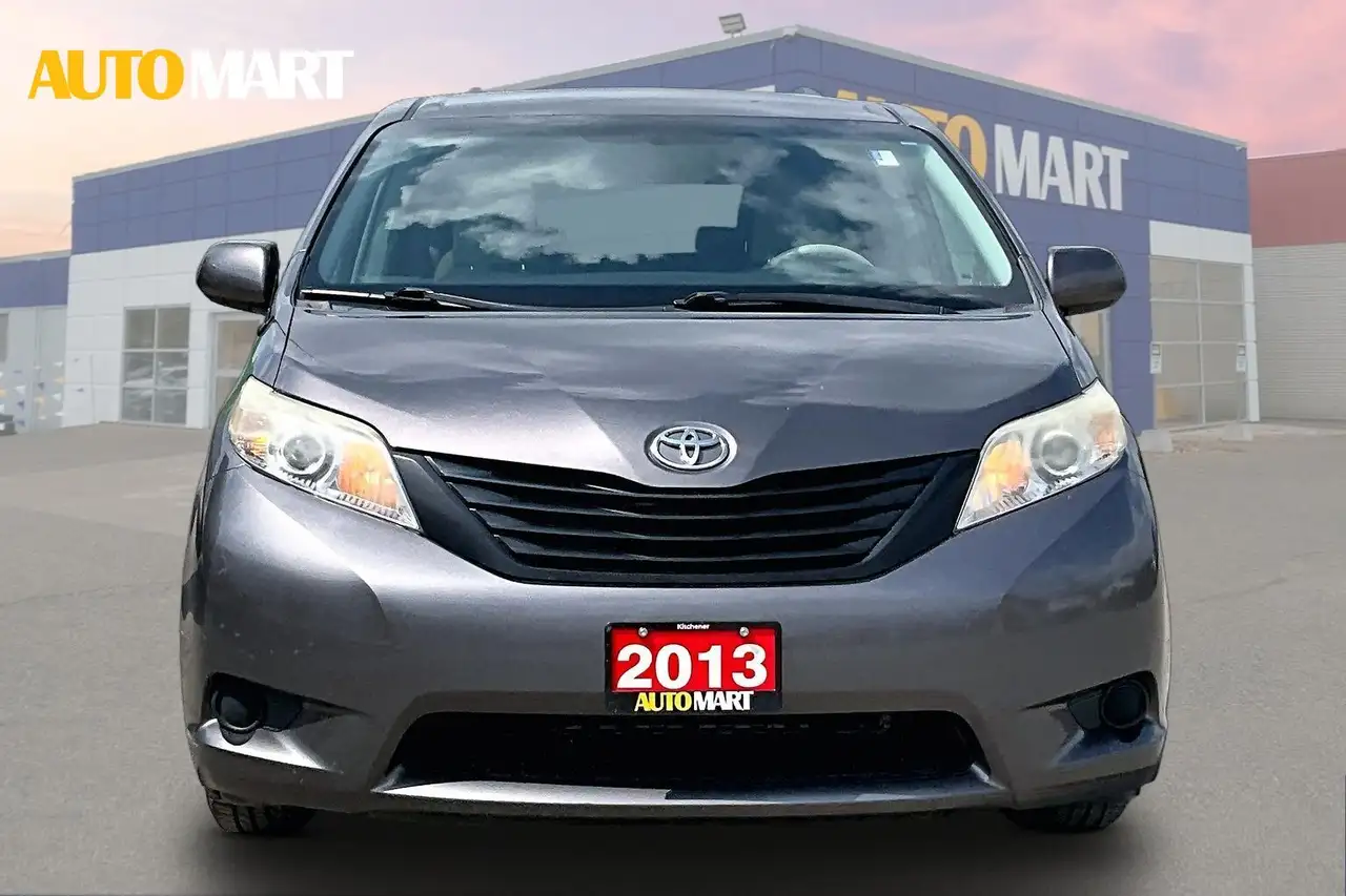 Toyota Sienna photo Toyota Sienna