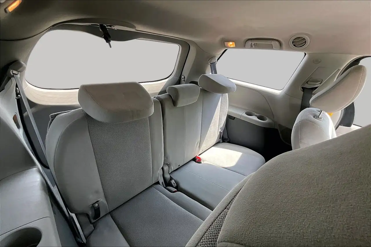 Toyota Sienna photo Toyota Sienna