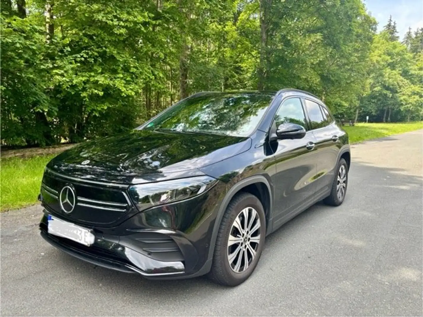Mercedes-Benz EQA 300 EQA 300 4Matic AMG Line Zwart - 1