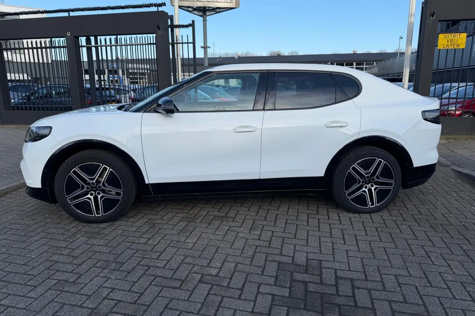 Ford Capri Premium Extended Range RWD 77 kWh | Panoramadak| D Blanc - 2