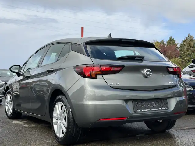 Opel Astra view 5
