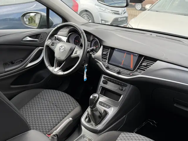 Opel Astra view 13