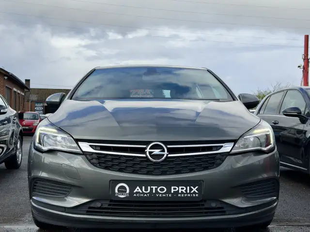 Opel Astra view 3