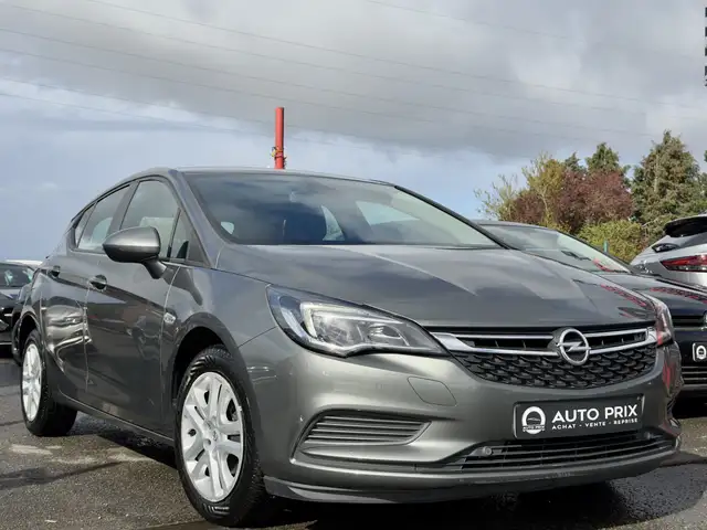 Opel Astra view 2