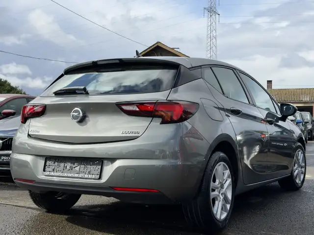Opel Astra view 4