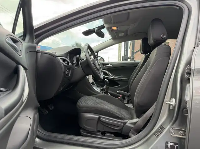 Opel Astra view 7
