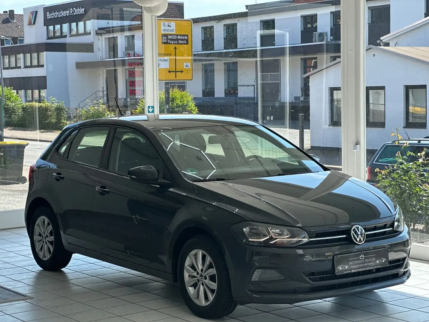 Volkswagen Polo VI Comfortline*Automatik DSG*Navi*Tüv Neu* Gris - 1