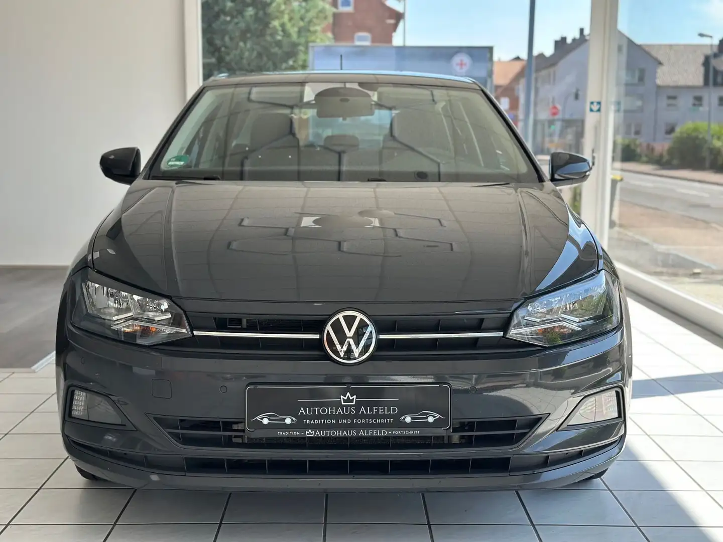 Volkswagen Polo VI Comfortline*Automatik DSG*Navi*Tüv Neu* Gris - 2