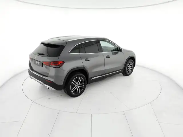 Mercedes-Benz Gla view 4