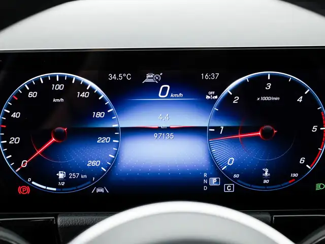 Mercedes-Benz Gla view 12