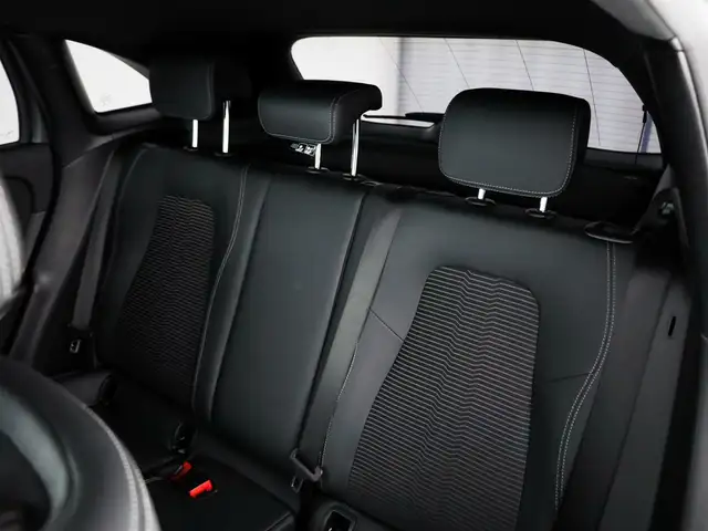 Mercedes-Benz Gla view 11