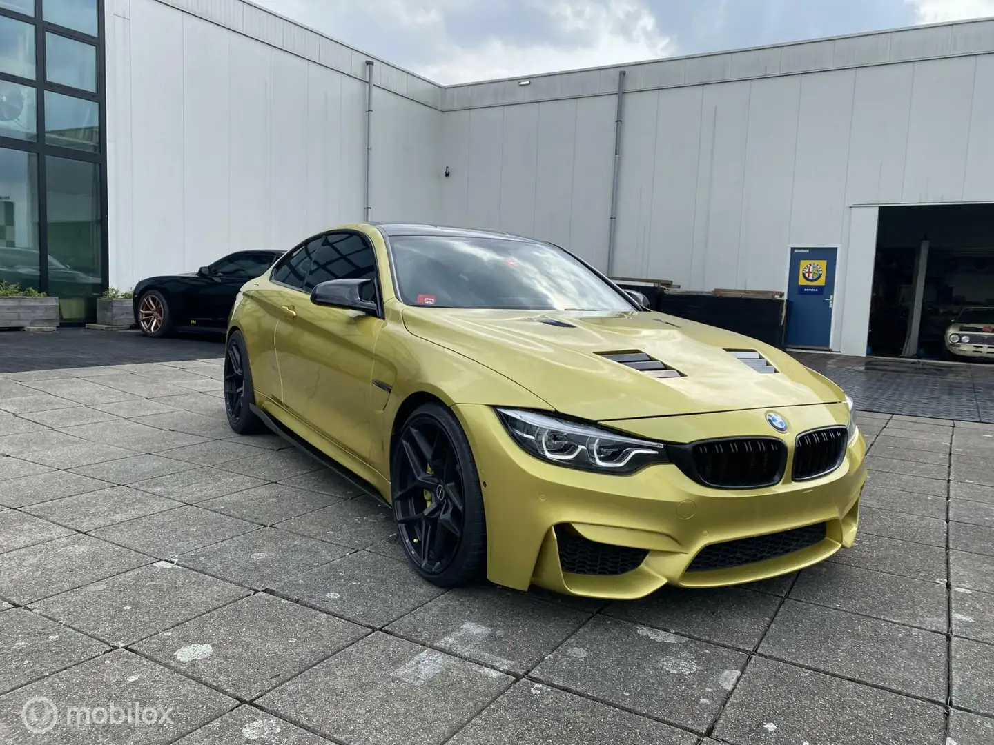 BMW M4 Coupe Amarillo - 2