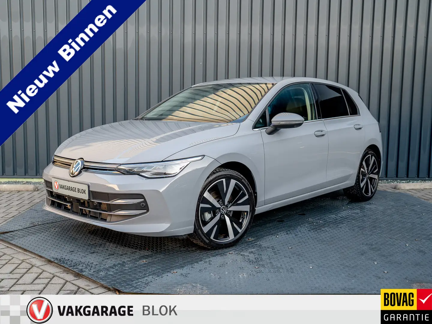 Volkswagen Golf 1.5 eTSI 150Pk 50 Edition | 360 Camera | Stoelgehe Gris - 1