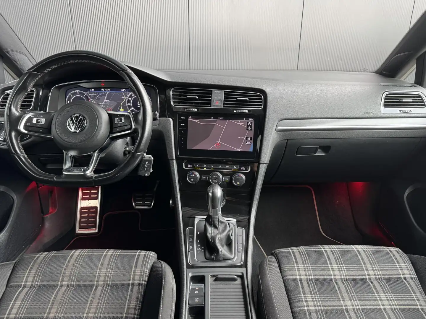 Volkswagen Golf GTD 2.0 TDI PANO*VIRTUAL COCKPIT*19 INCH Wit - 2