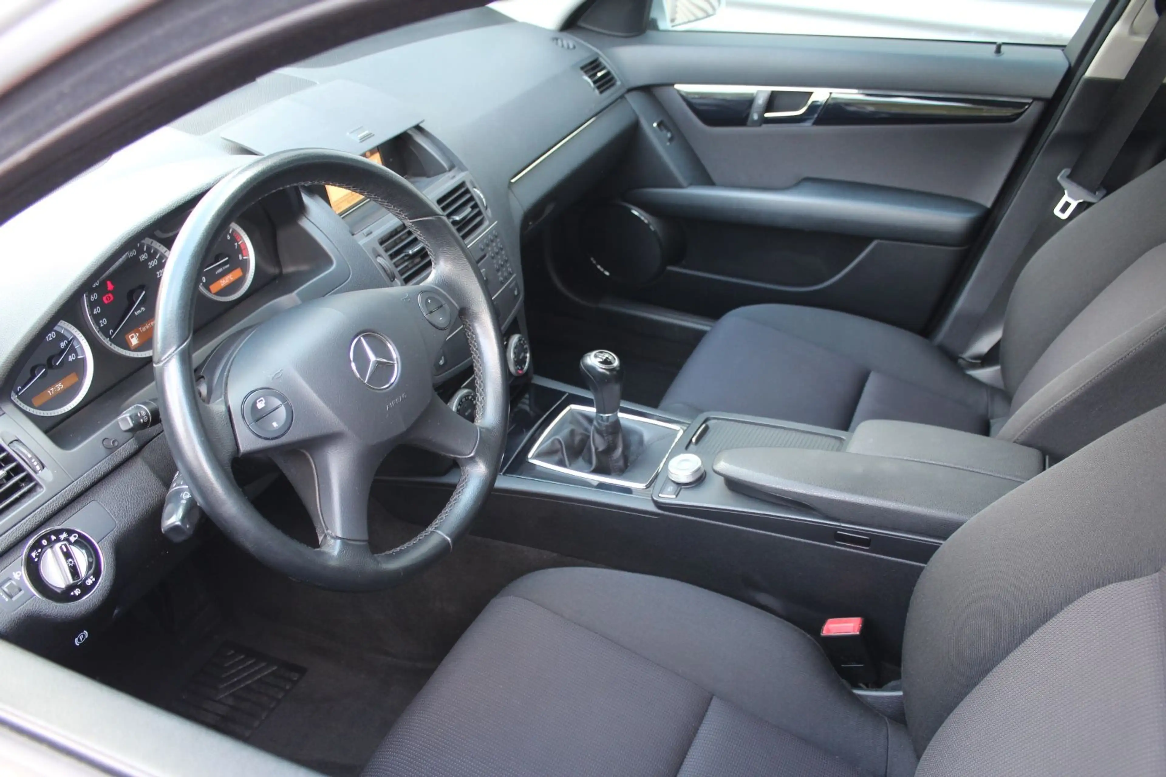 Mercedes-Benz C 180 CLASSIC BlueEfficiency KLIMA AHK PDC — photo 4