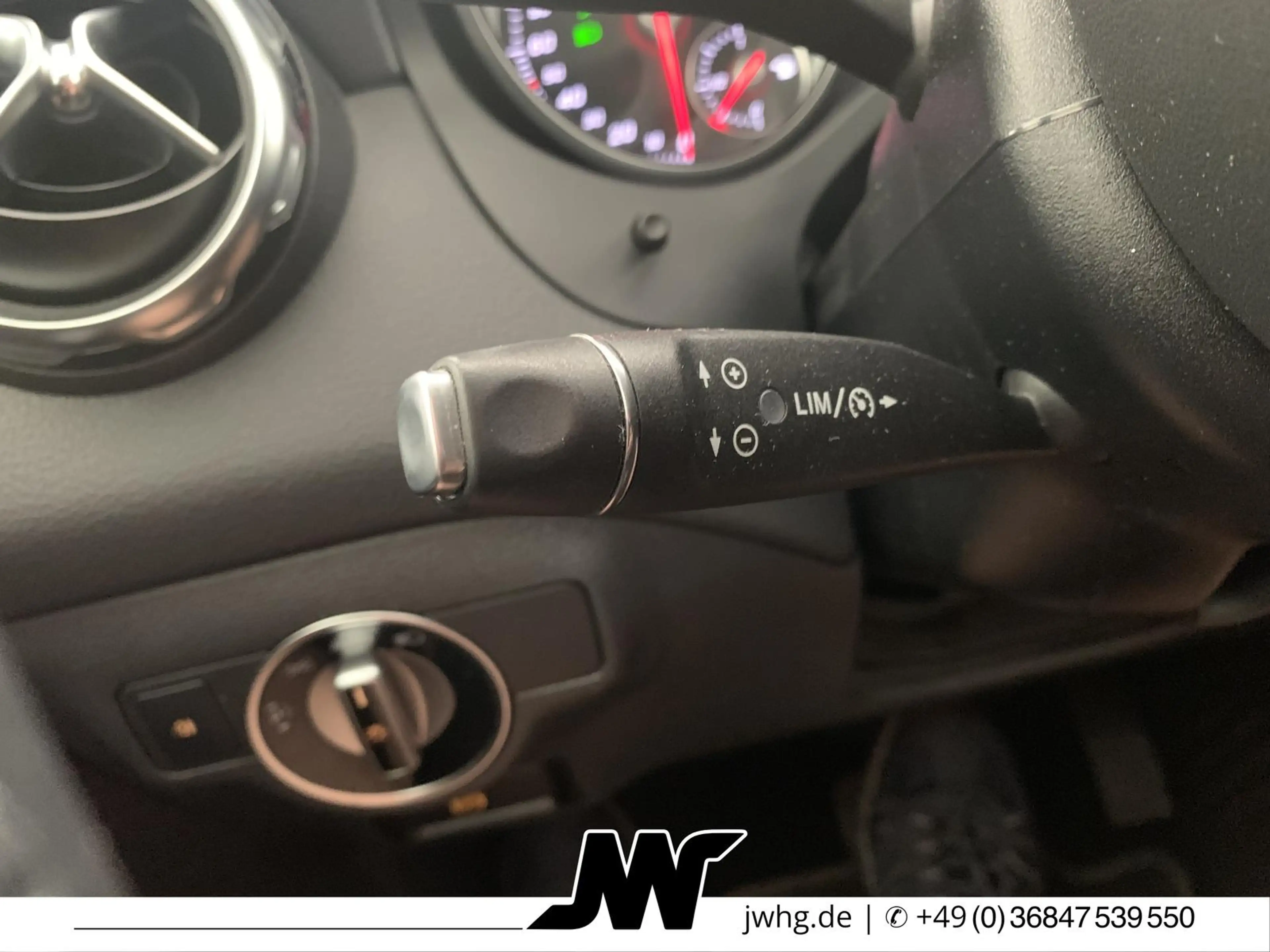 Mercedes-Benz GLA 180 Progressive HP-LED/KAMERA/AHK/CARPLAY — photo 12