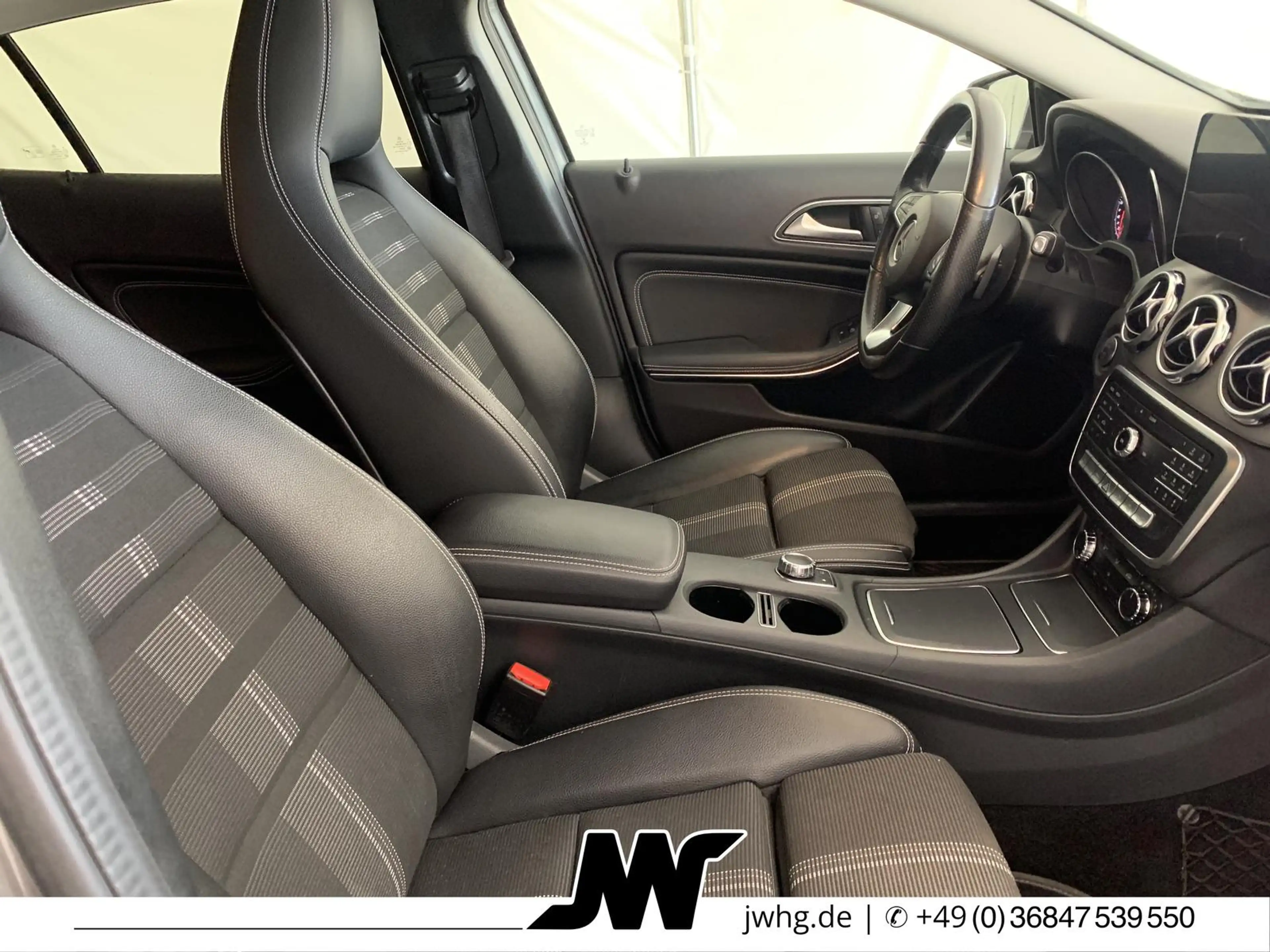 Mercedes-Benz GLA 180 Progressive HP-LED/KAMERA/AHK/CARPLAY — photo 3