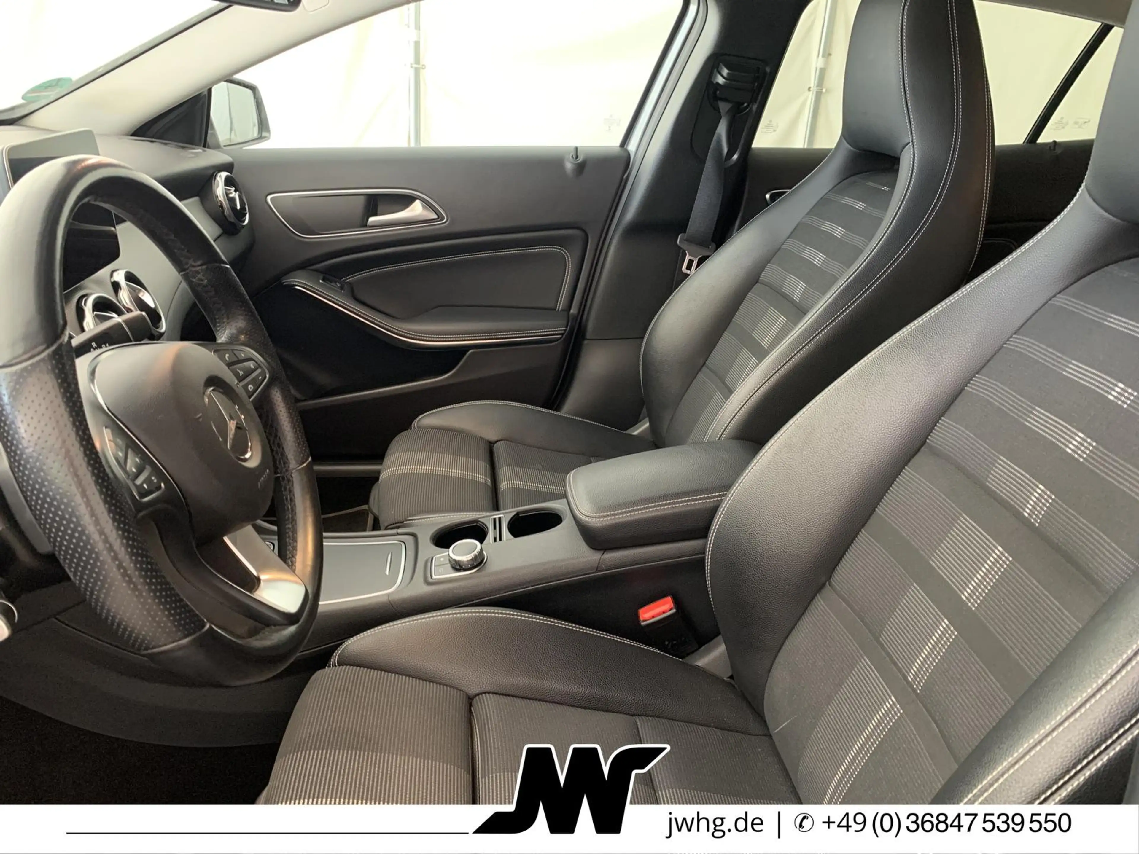 Mercedes-Benz GLA 180 Progressive HP-LED/KAMERA/AHK/CARPLAY — photo 9