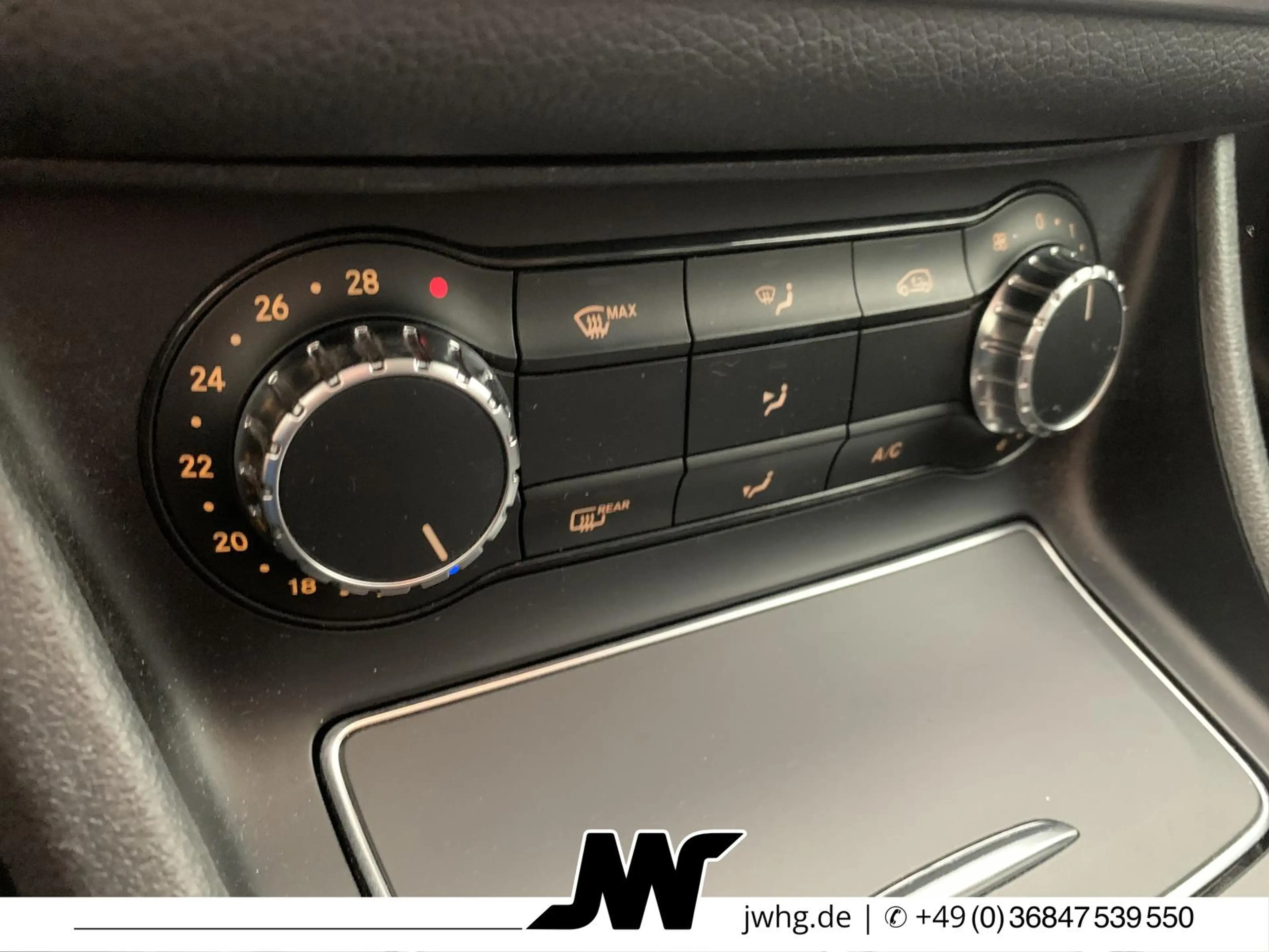 Mercedes-Benz GLA 180 Progressive HP-LED/KAMERA/AHK/CARPLAY — photo 10