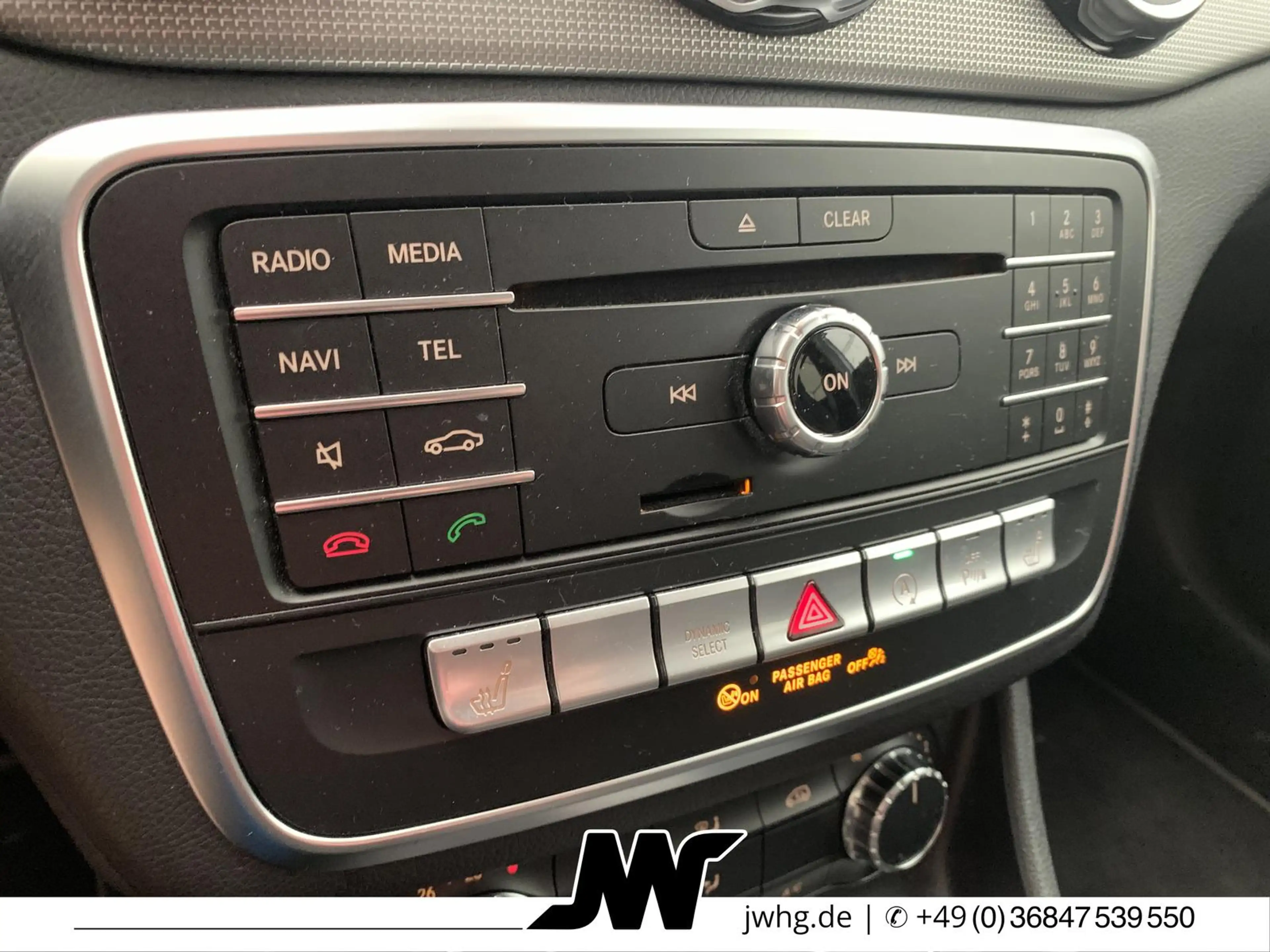 Mercedes-Benz GLA 180 Progressive HP-LED/KAMERA/AHK/CARPLAY — photo 11