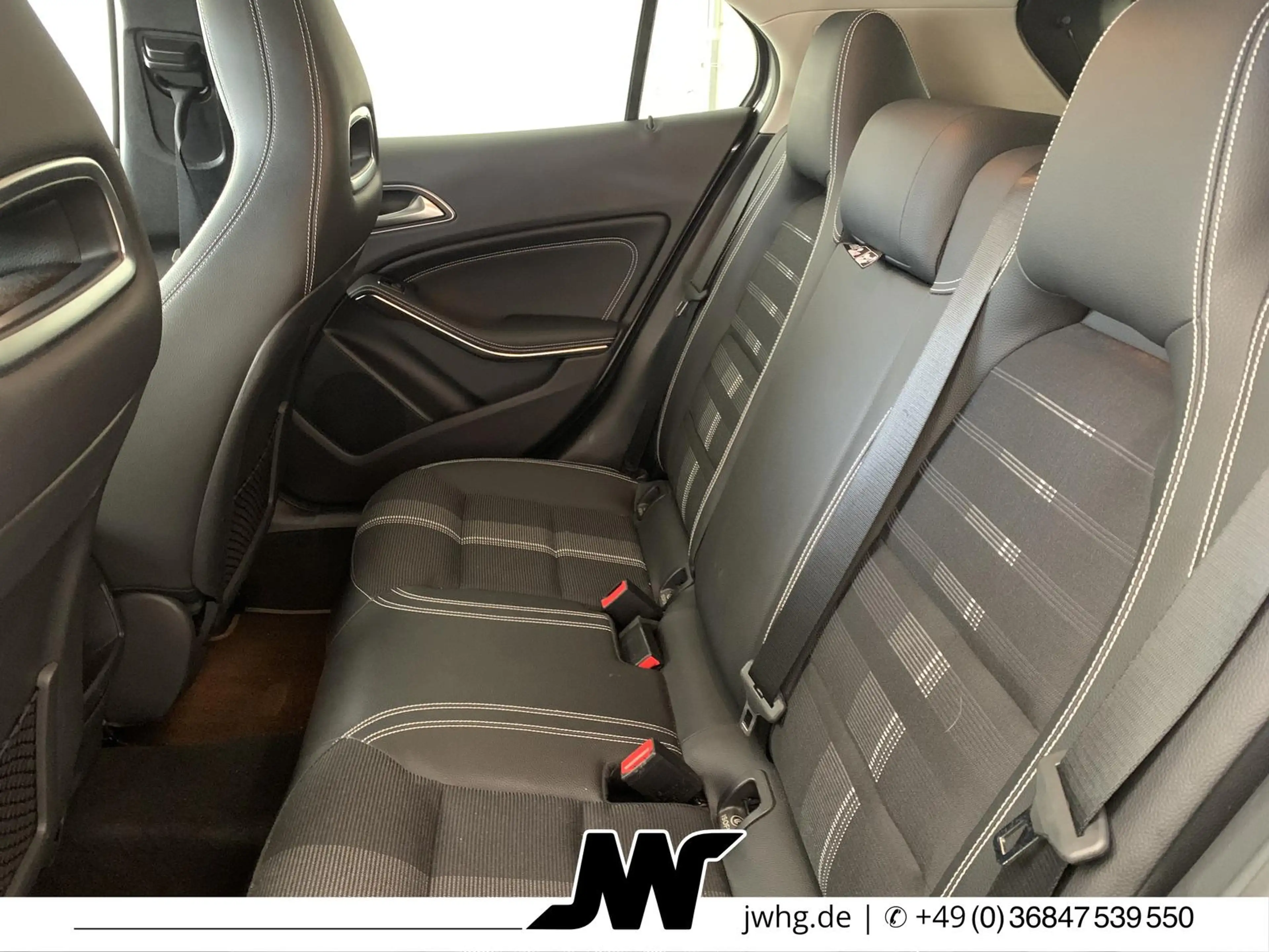 Mercedes-Benz GLA 180 Progressive HP-LED/KAMERA/AHK/CARPLAY — photo 8