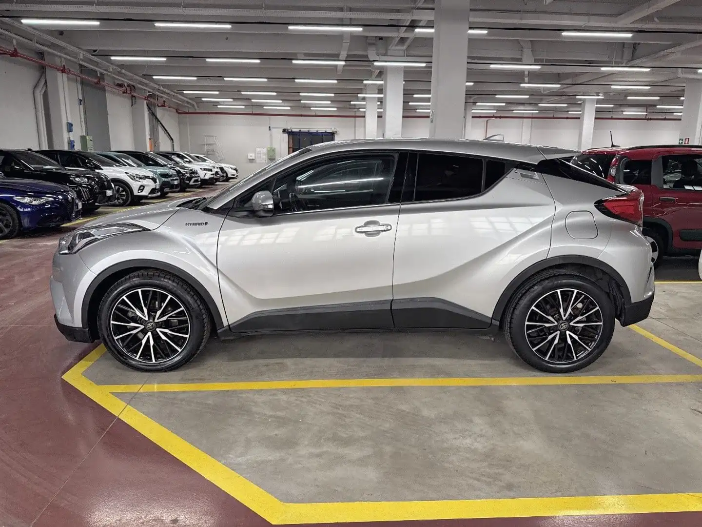 Toyota C-HR 1.8H (122CV) E-CVT Trend Grau - 2