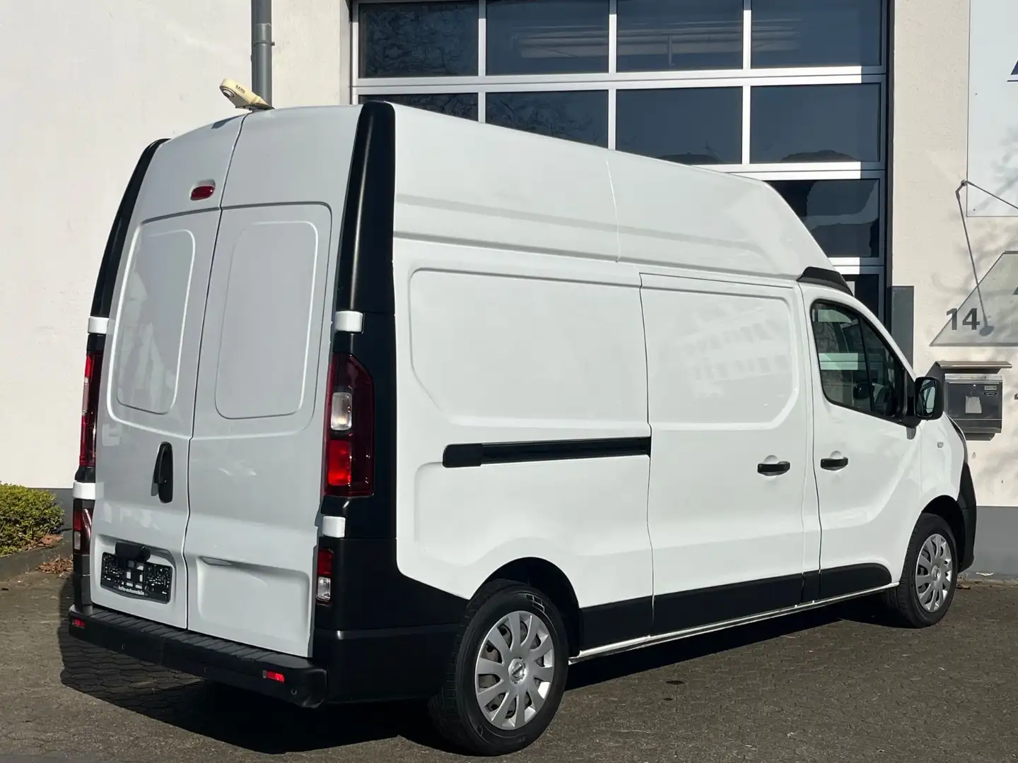 Nissan NV300 dCi 145 L2H2 Kasten Klima,Nav,Kam,3-Sitze Blanc - 2
