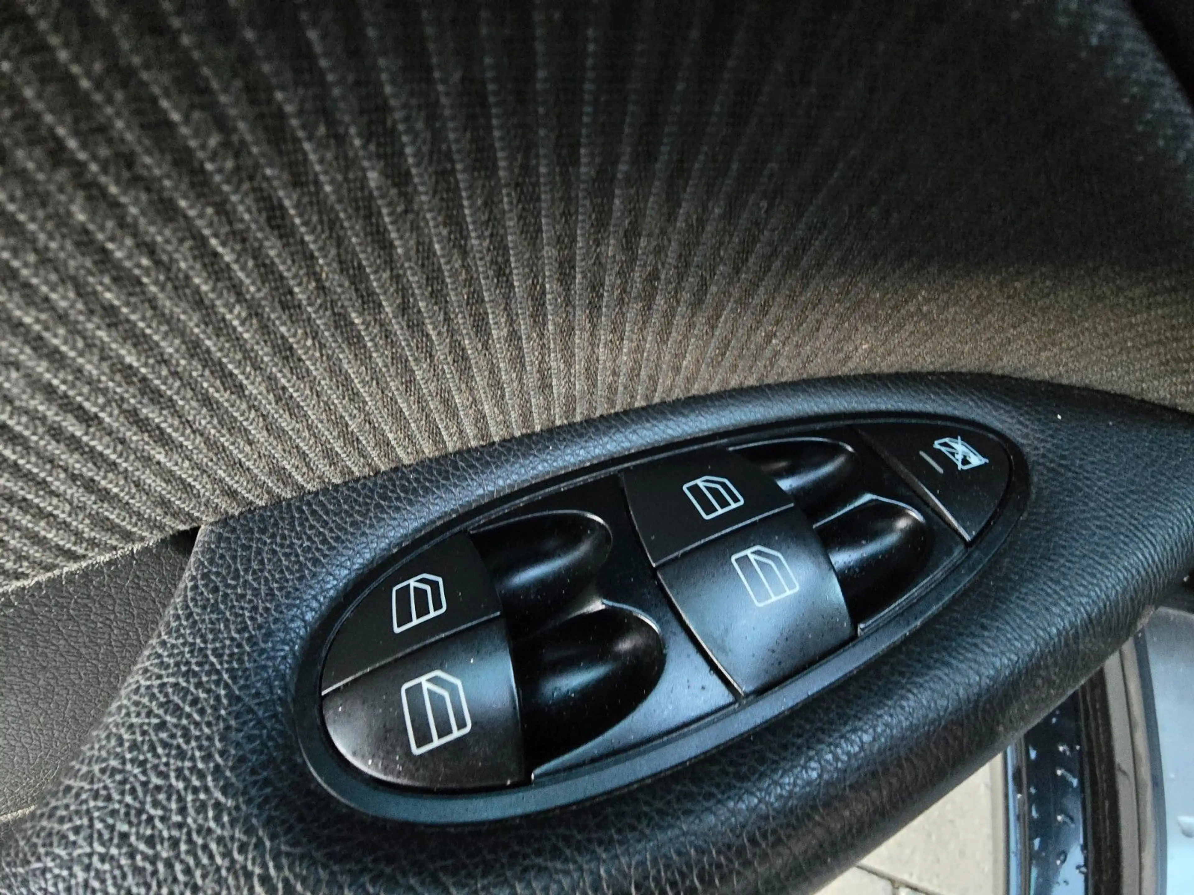Mercedes-Benz E 200 E T-Modell E 200 CDI — photo 11