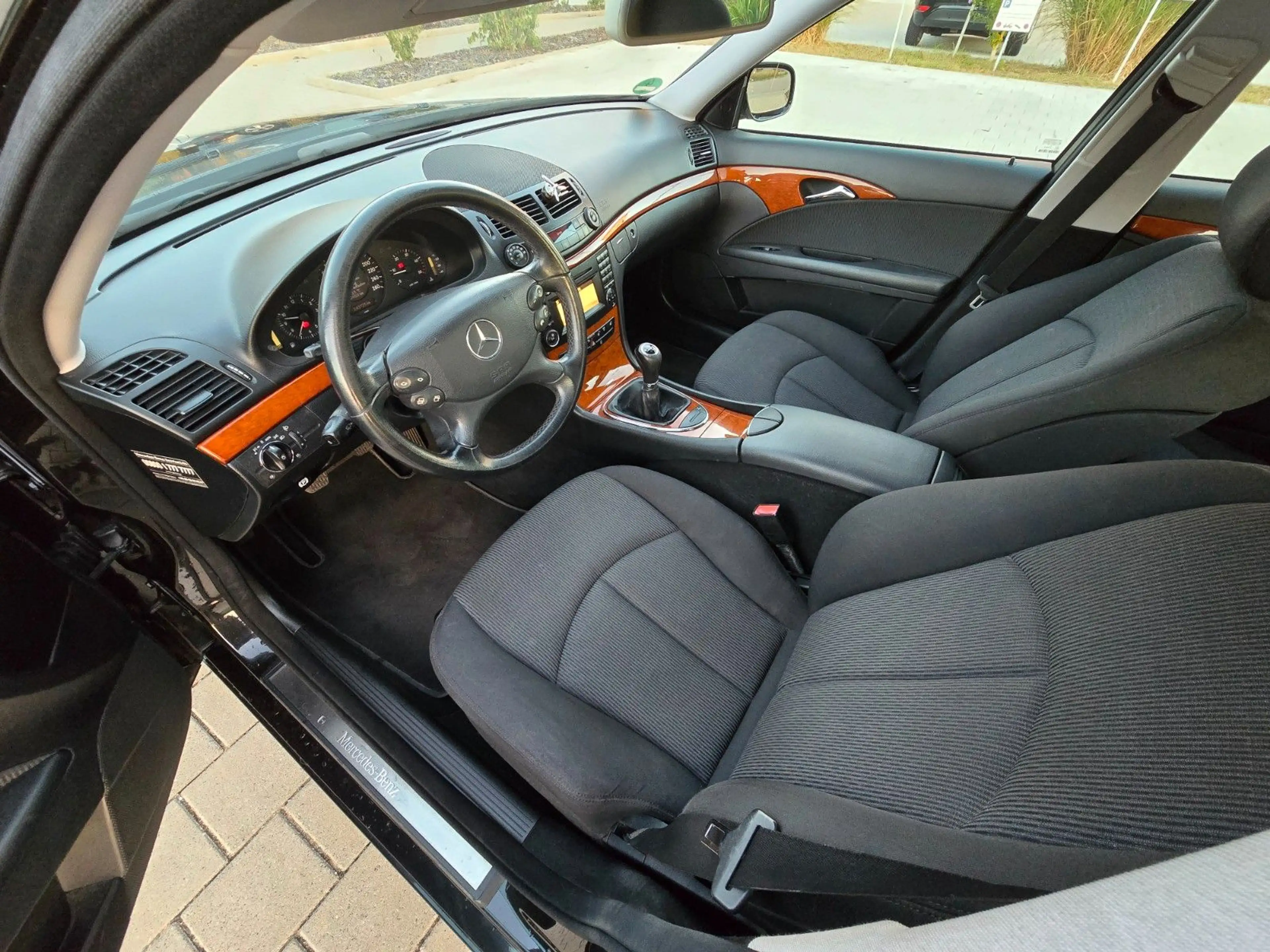 Mercedes-Benz E 200 E T-Modell E 200 CDI — photo 9