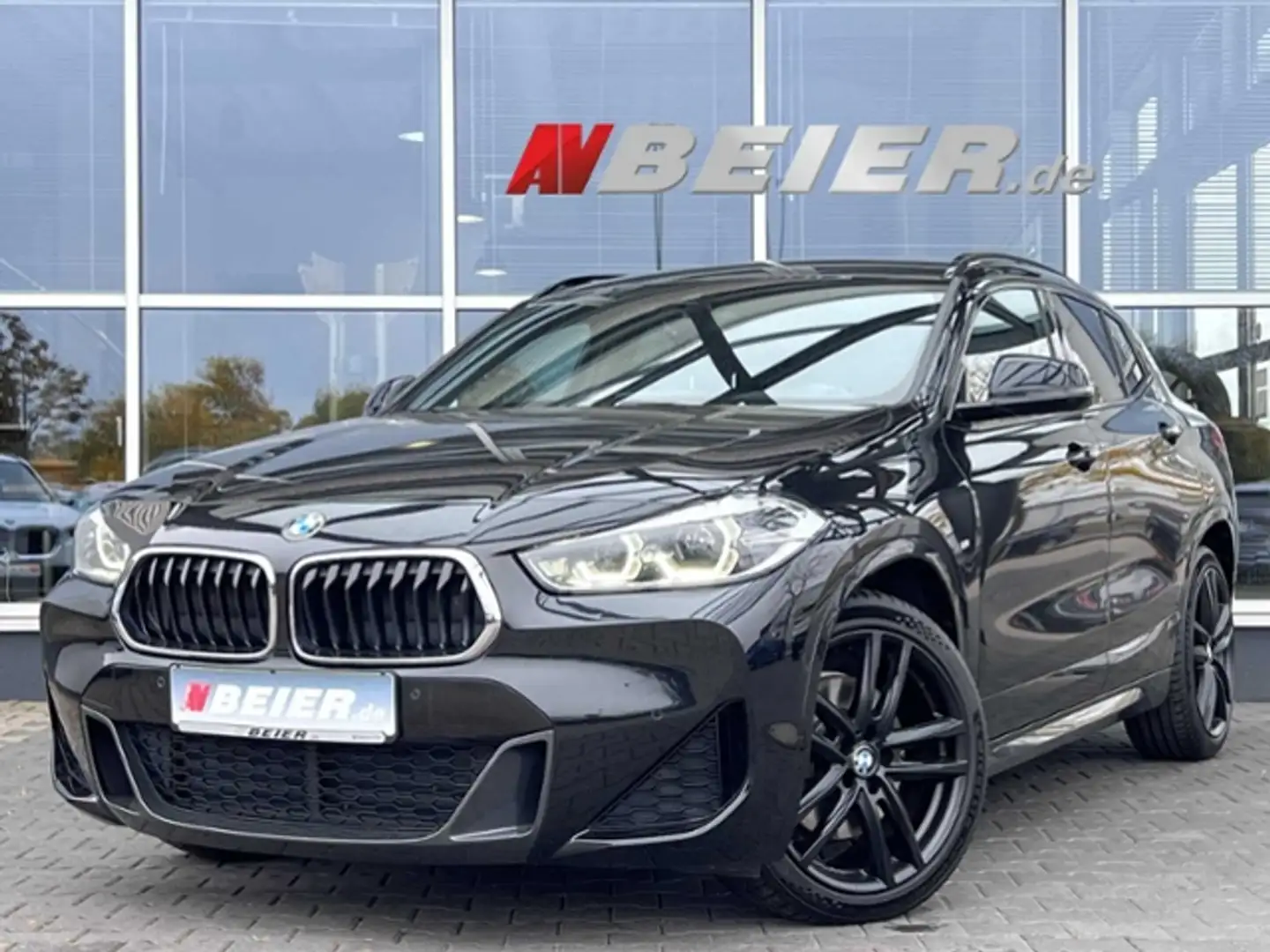 BMW X2 xDrive d M Sport LED AHK HeadUp Panorama Negro - 1