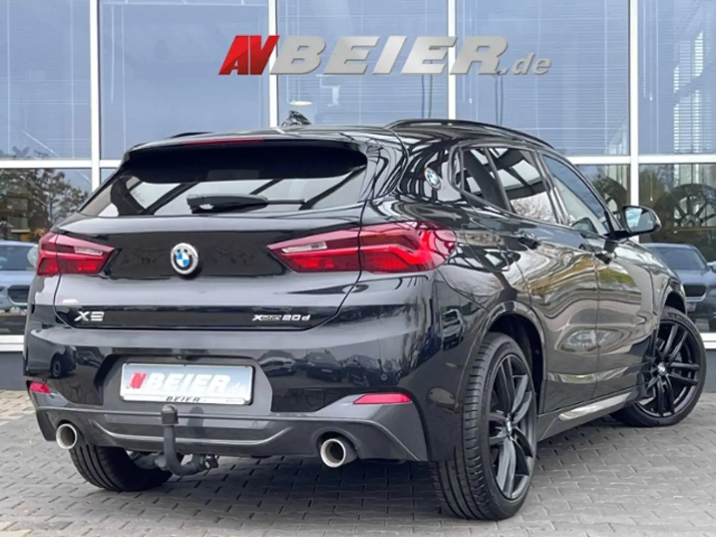 BMW X2 xDrive d M Sport LED AHK HeadUp Panorama Negro - 2