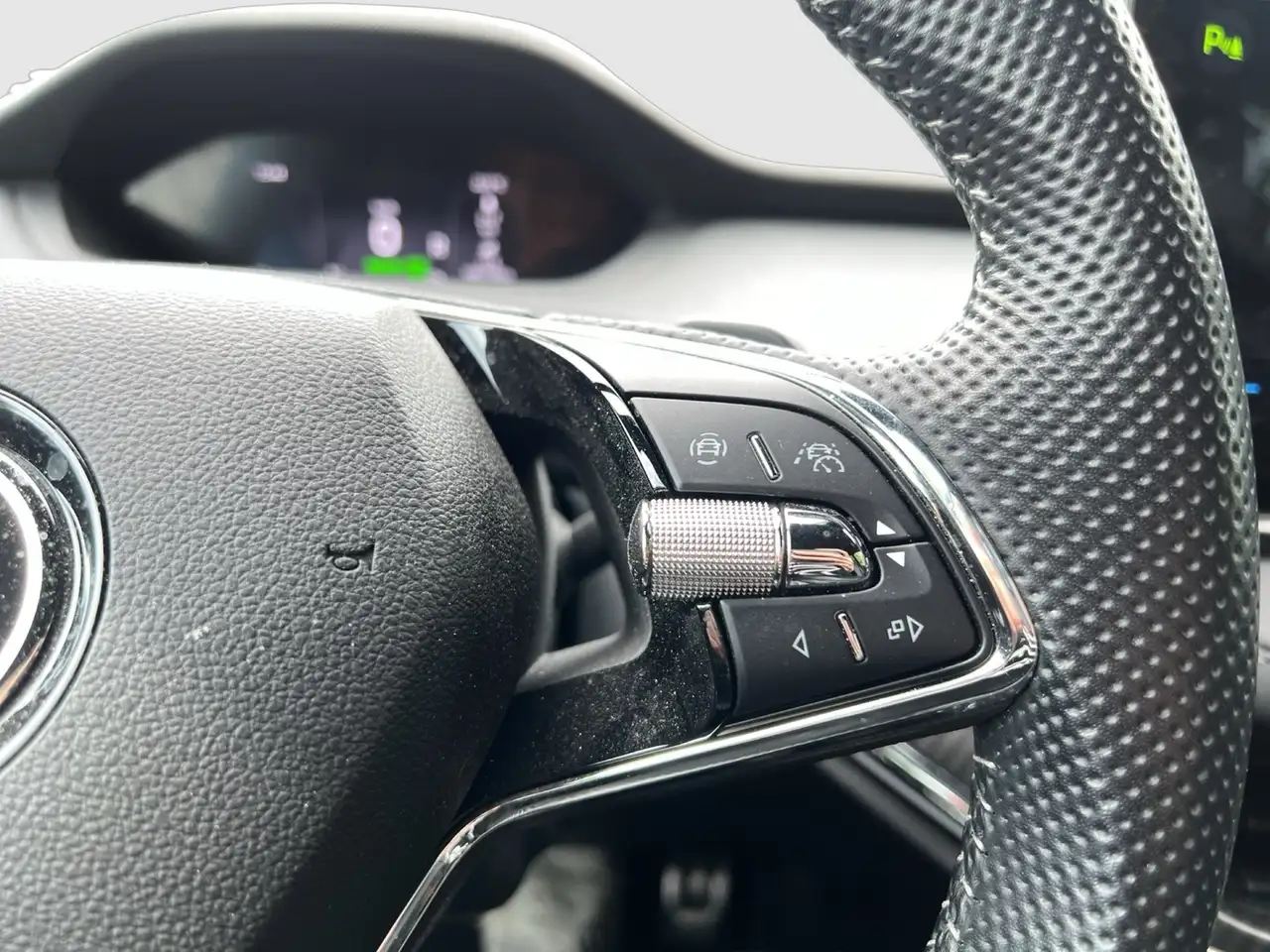 Skoda Enyaq 80x SPORTLINE 4X4 WÄRMEPUMPE CAM LM20 NAVI, миниатюра 17