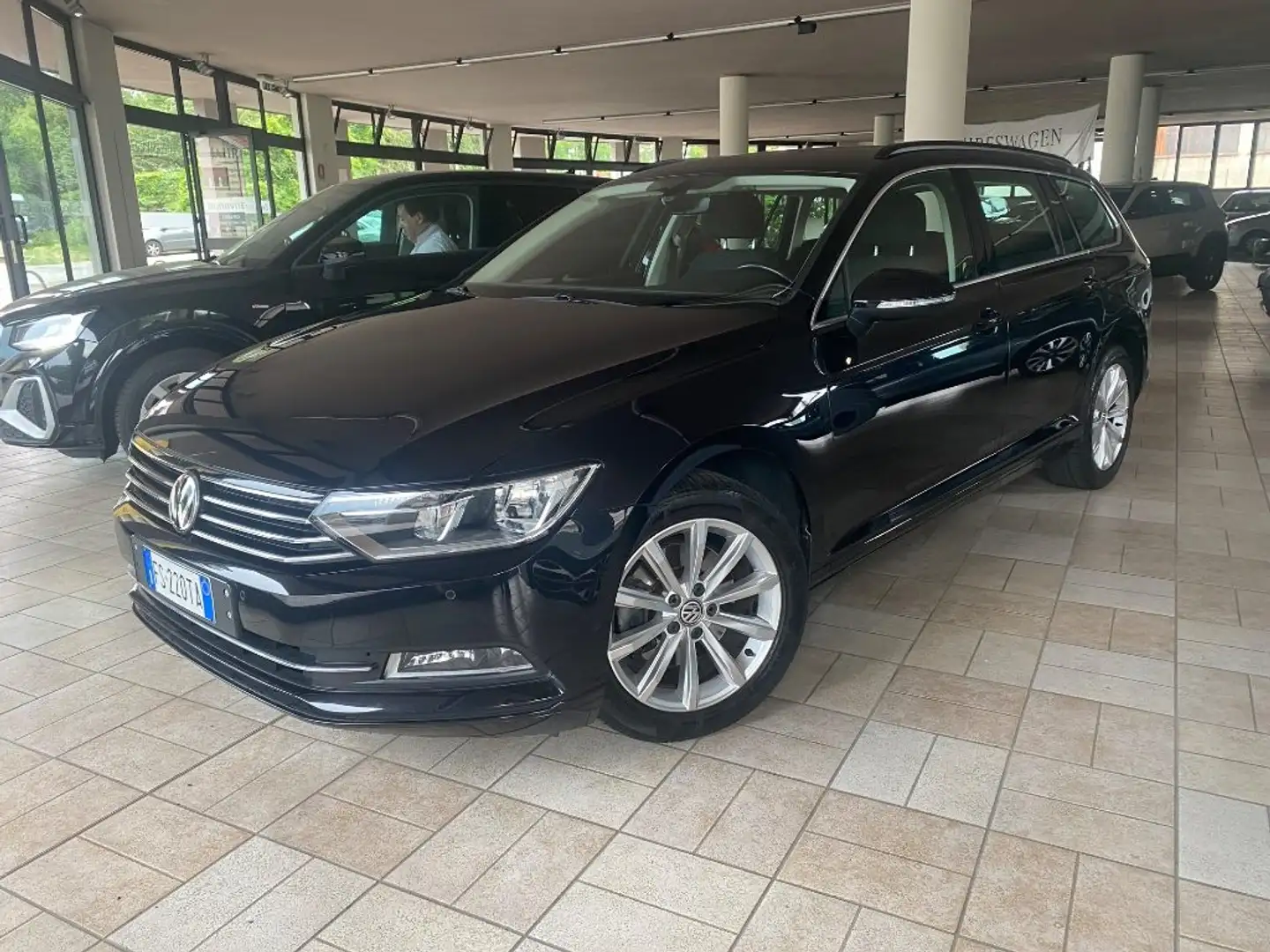 Volkswagen Passat Variant 2.0 TDI DSG Business BlueMotion Tech Nero - 1