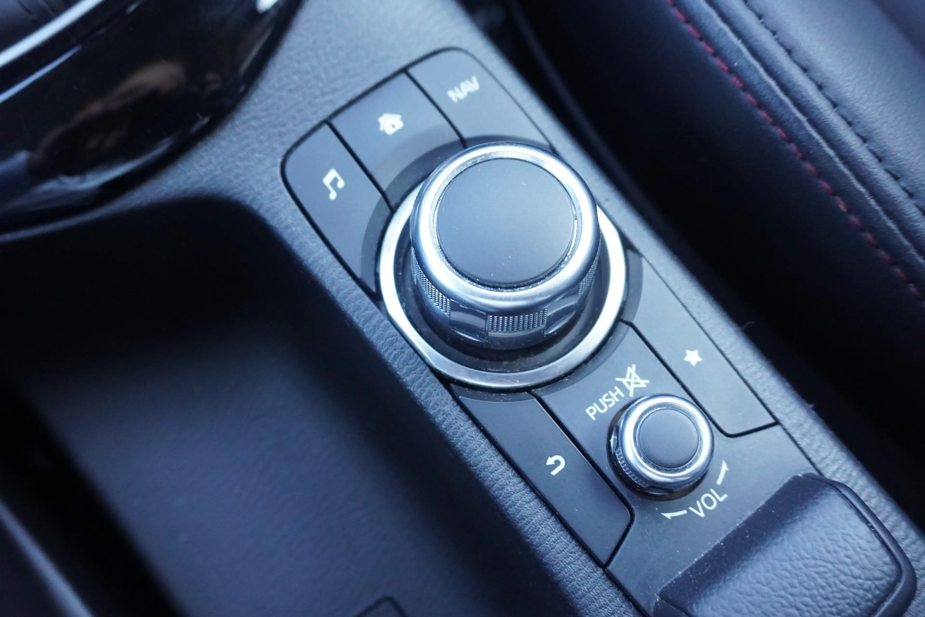 Mazda CX-3 2.0 Center-Line Navi Kamera Sitzheizung DAB — photo 22