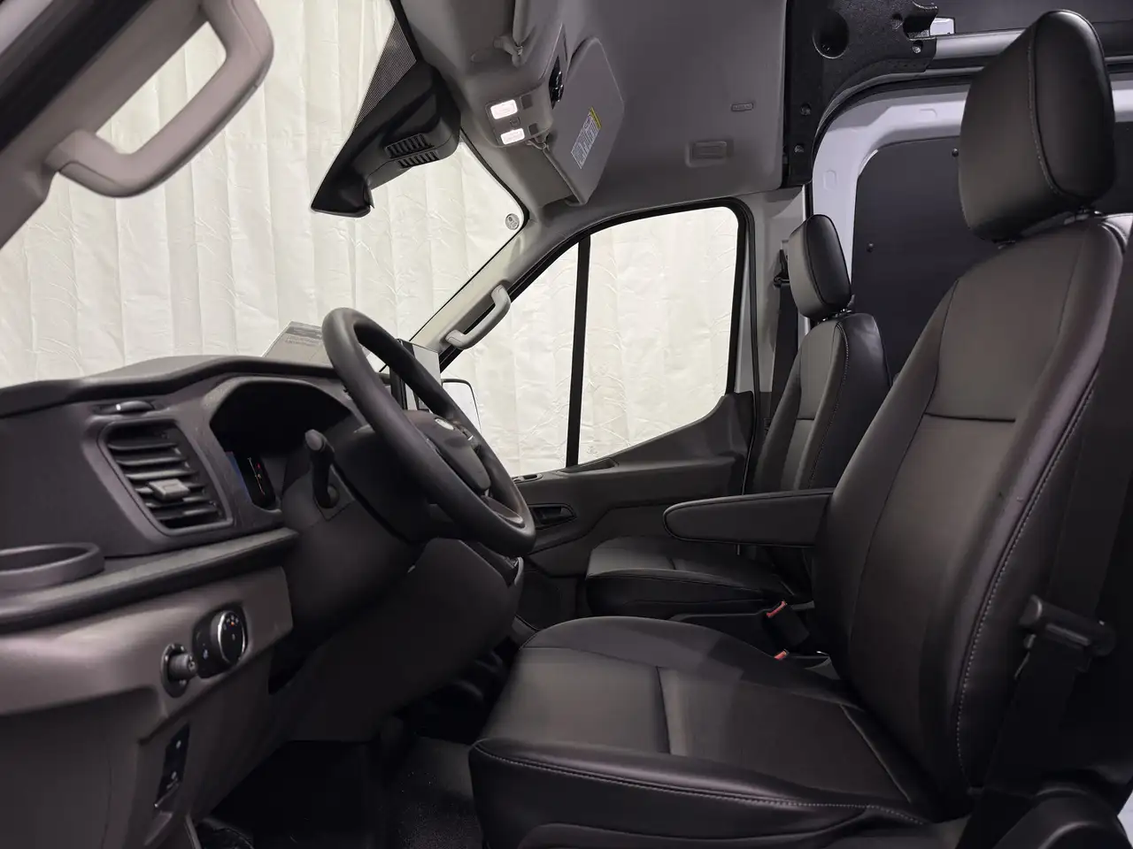 Ford Transit Cargo Van снимка Ford Transit Cargo Van
