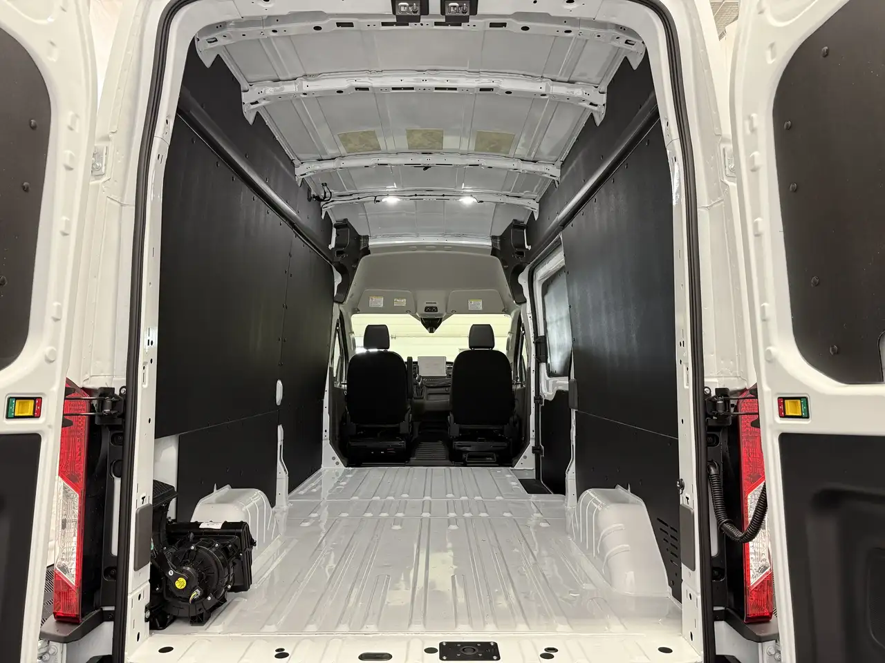 Ford Transit Cargo Van снимка Ford Transit Cargo Van