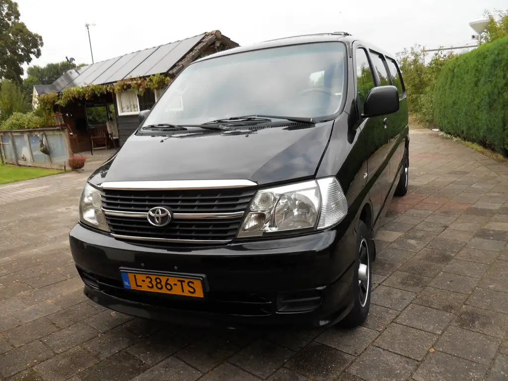 Toyota Hiace 2011 из Европы — купить под ключ