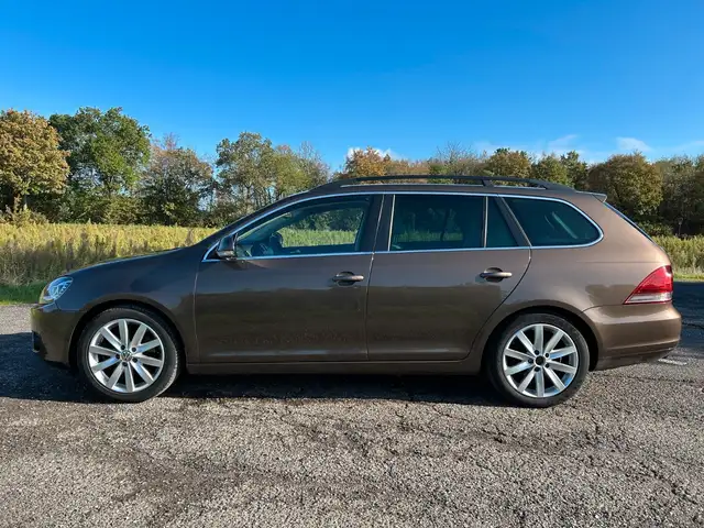Volkswagen Golf view 2