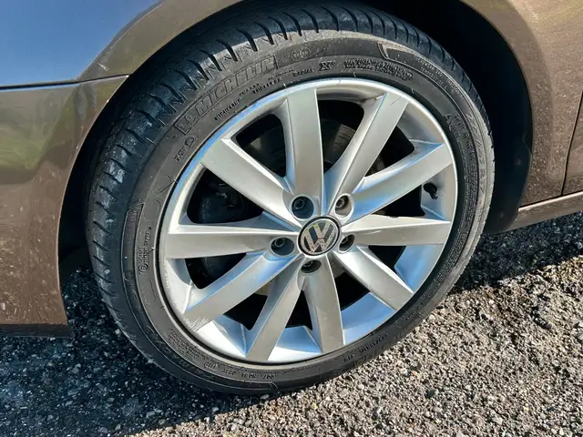 Volkswagen Golf view 9