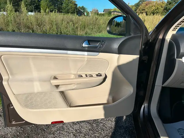 Volkswagen Golf view 12
