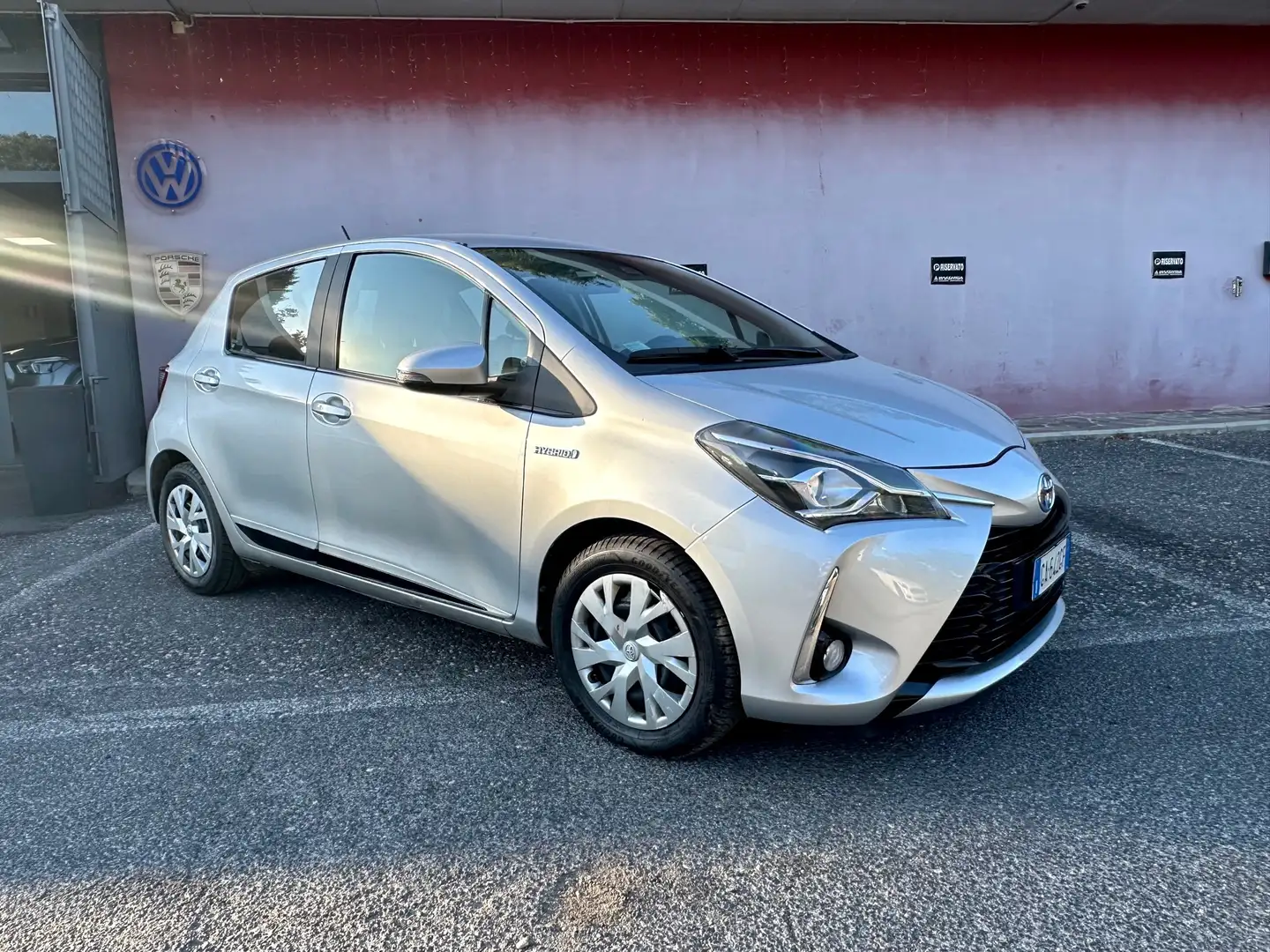 Toyota Yaris 1.5 Hybrid 5 porte Cambio automatico Unicopropriet Grigio - 2
