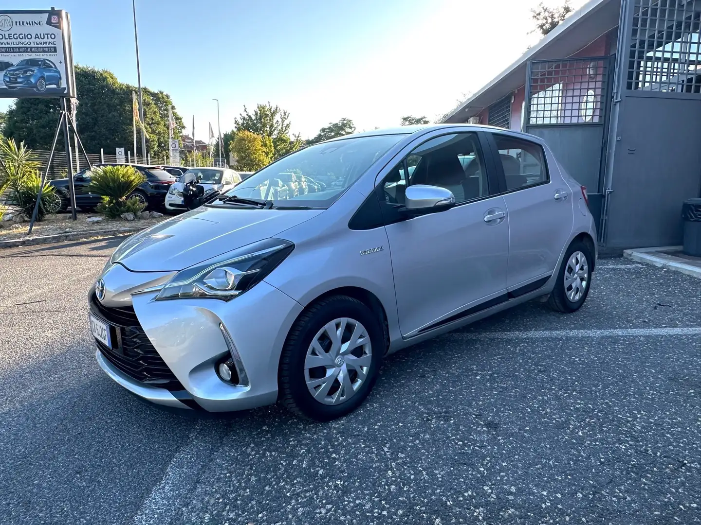 Toyota Yaris 1.5 Hybrid 5 porte Cambio automatico Unicopropriet Grigio - 1