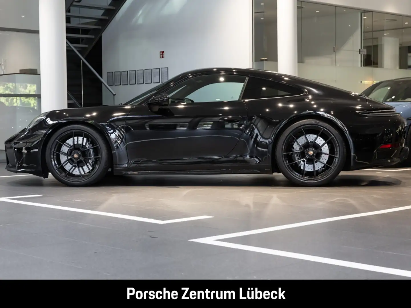 Porsche 992 911 Carrera 4 GTS BOSE Sportabgasanlage LED Schwarz - 2
