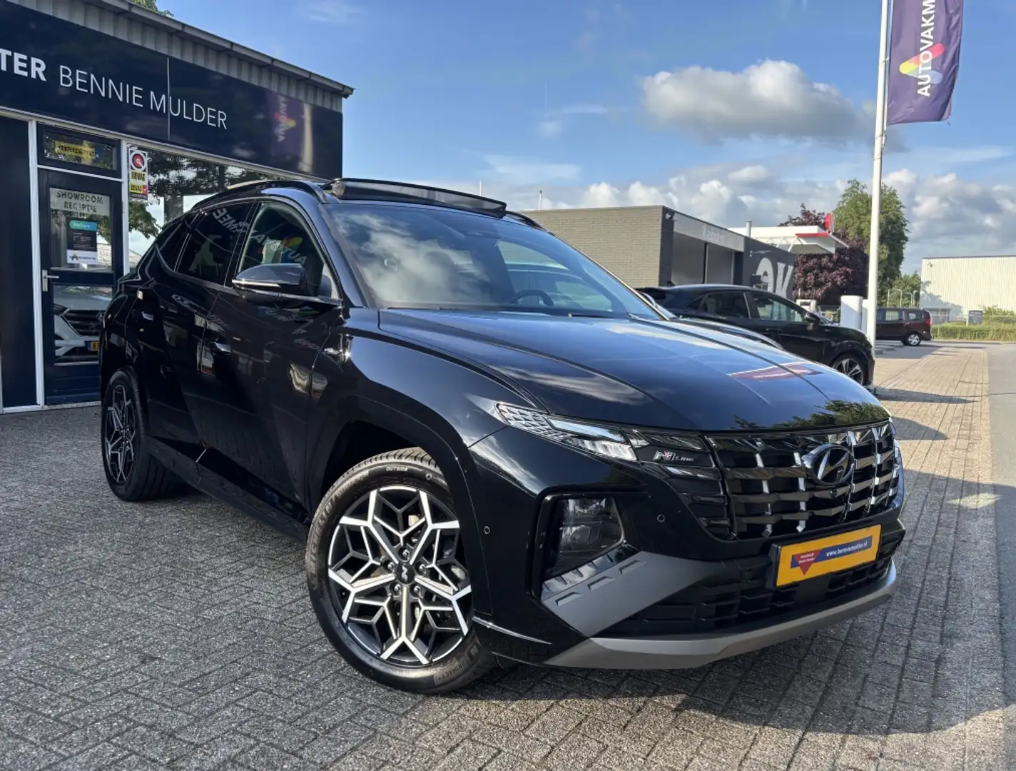 Hyundai TUCSON 1.6 T-GDI PHEV N-Line Sky SCHUIFDAK / LED / 19 INC Zwart - 2